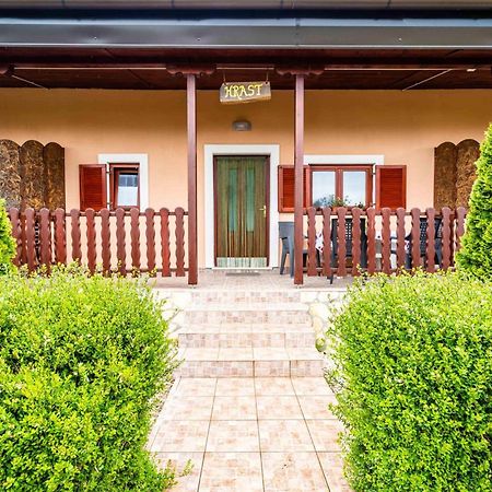 Amazing Apartment In Krnica With Kitchen Dış mekan fotoğraf