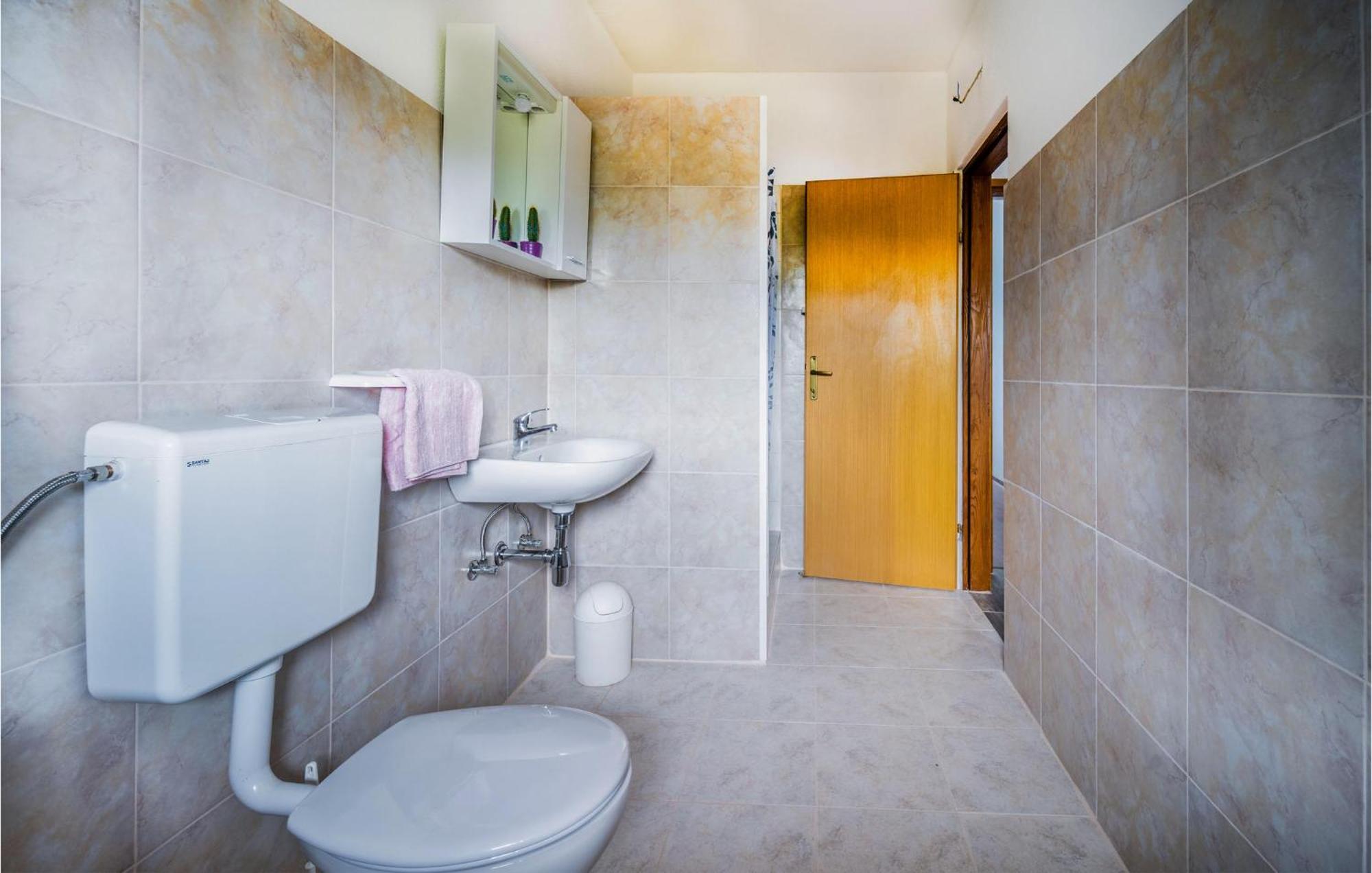 Amazing Apartment In Krnica With Kitchen Dış mekan fotoğraf