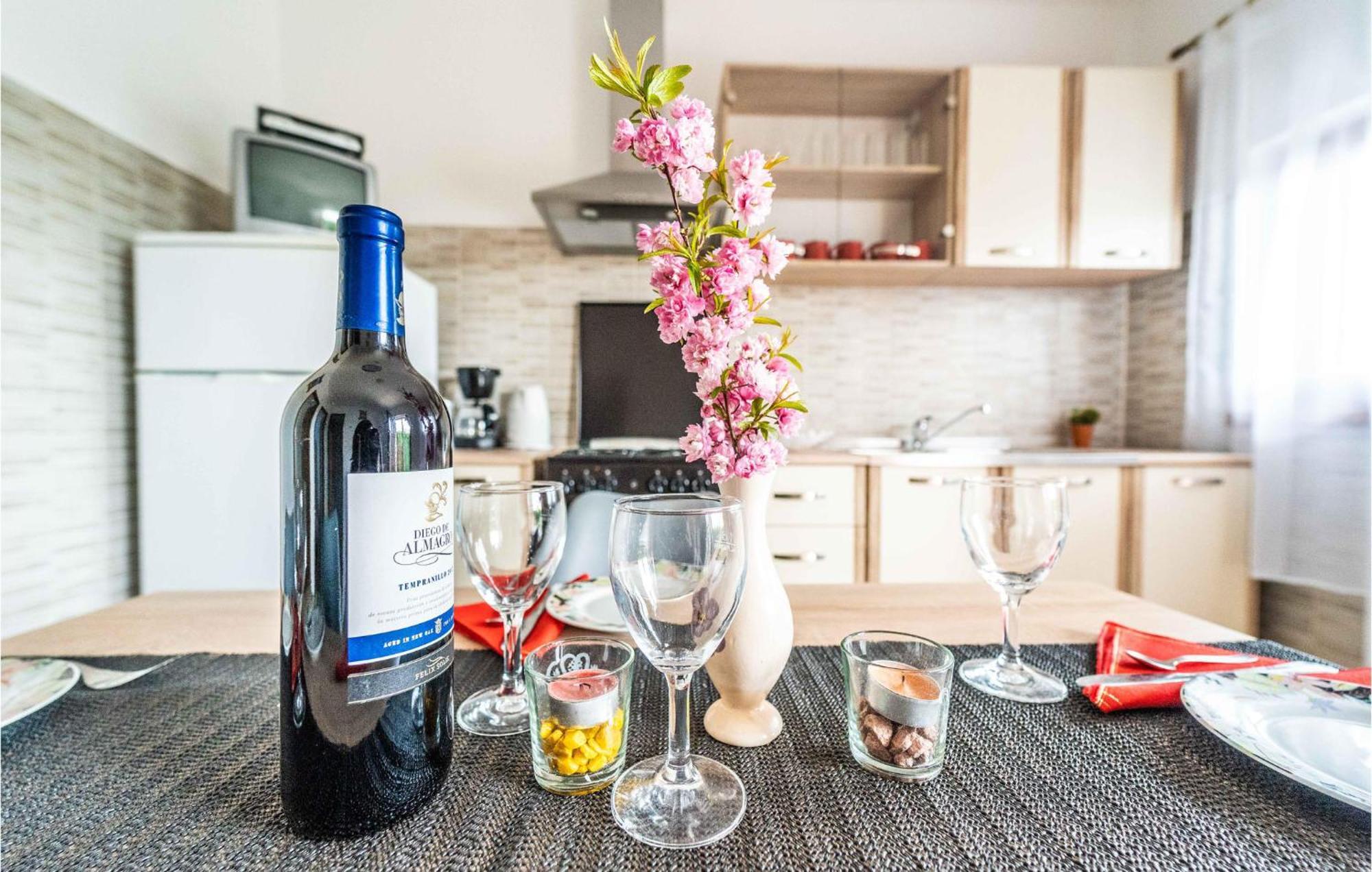 Amazing Apartment In Krnica With Kitchen Dış mekan fotoğraf